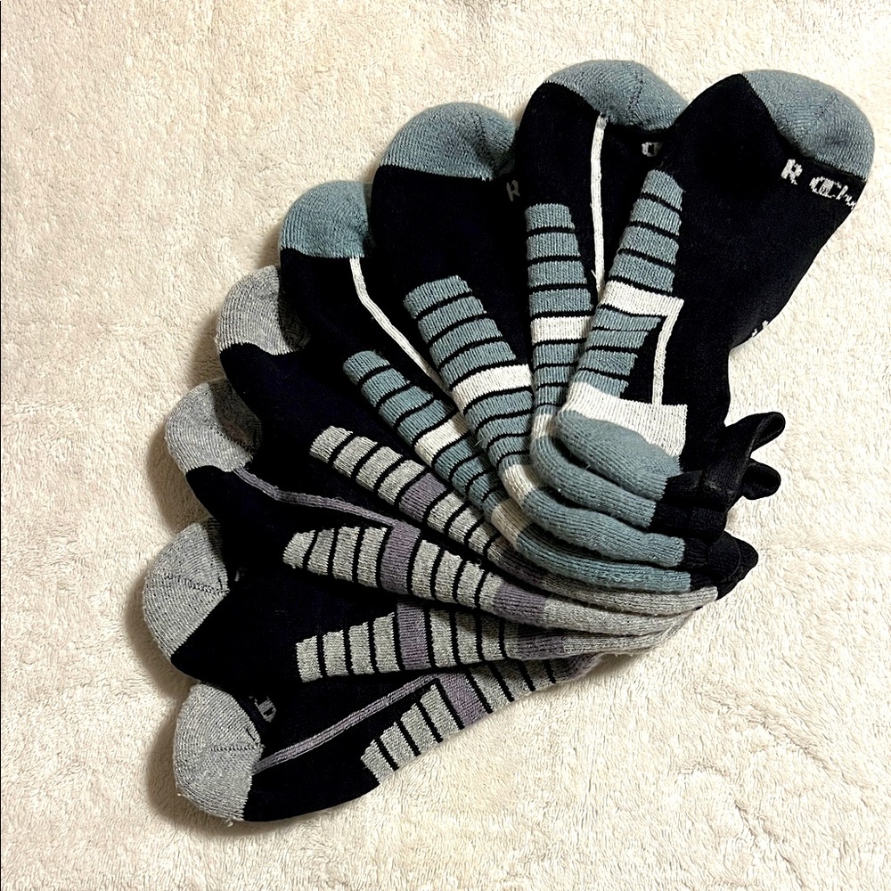 Champion. Men's  Liw Cut Black and Gray Socks. 4 Pairs. Size 6-12